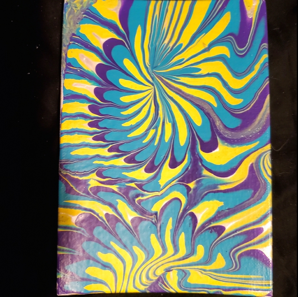 Trippy paint pour